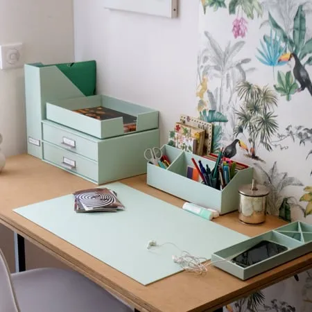 Bureau minimal pour une revue d'abonnements